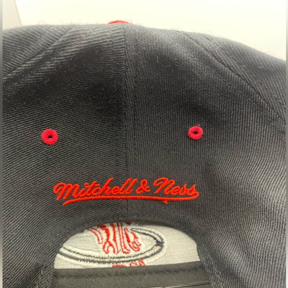 Hall Of Fame Miami Heat Mitchell And Ness Snapback PRE-OWNED LIGHTLY - Picture 2 of 4